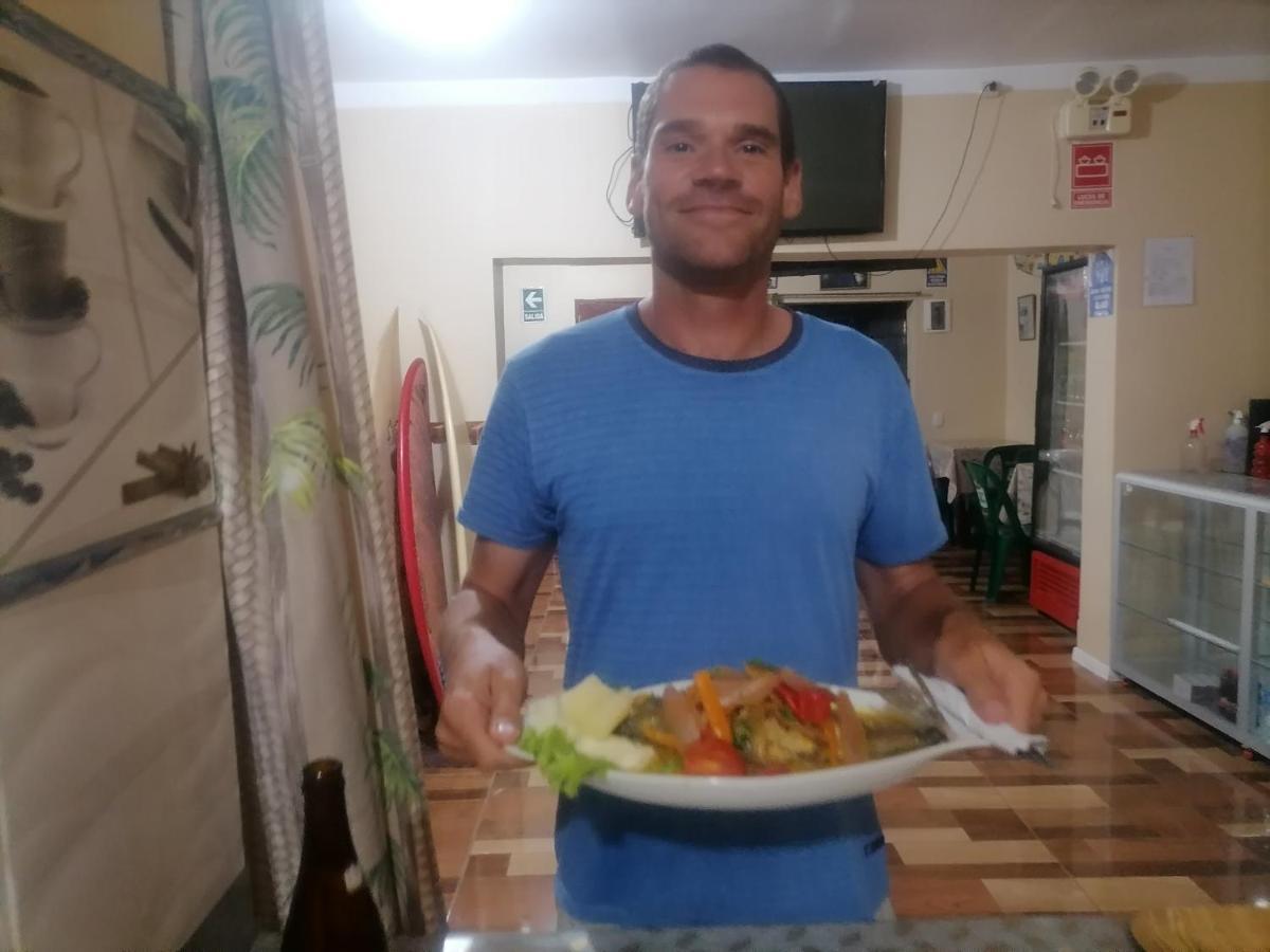 Hospedaje Restaurante El Hombre Puerto Chicama Eksteriør billede
