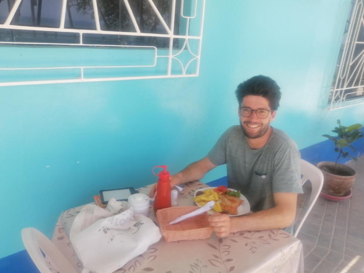 Hospedaje Restaurante El Hombre Puerto Chicama Eksteriør billede