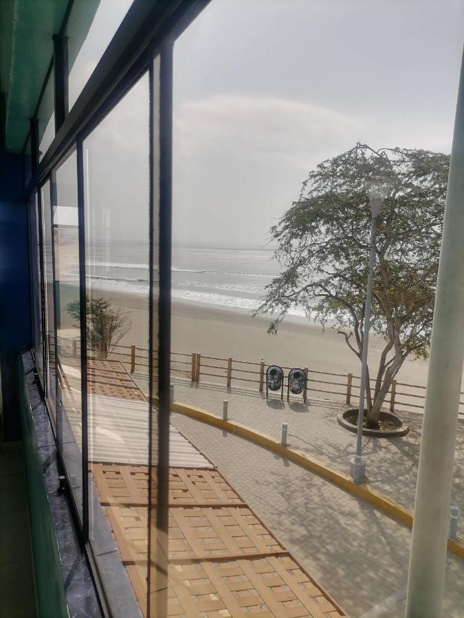 Hospedaje Restaurante El Hombre Puerto Chicama Eksteriør billede