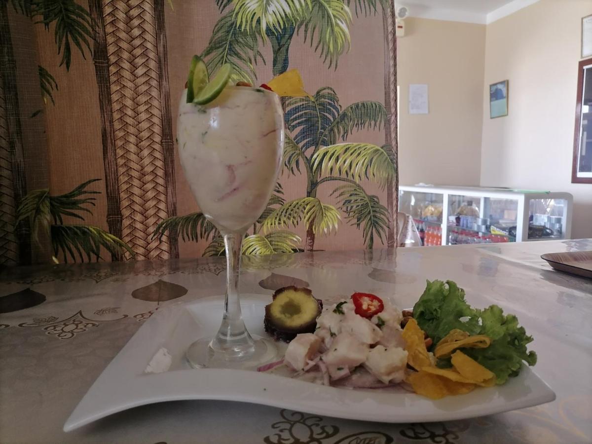 Hospedaje Restaurante El Hombre Puerto Chicama Eksteriør billede
